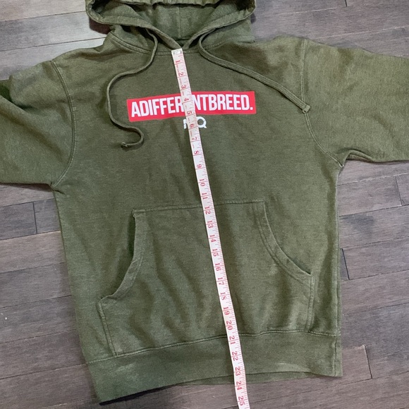 Women’s S NFQ Green With Red ‘A Different Breed Logo’ Light Weight Hoodie - Picture 3 of 6